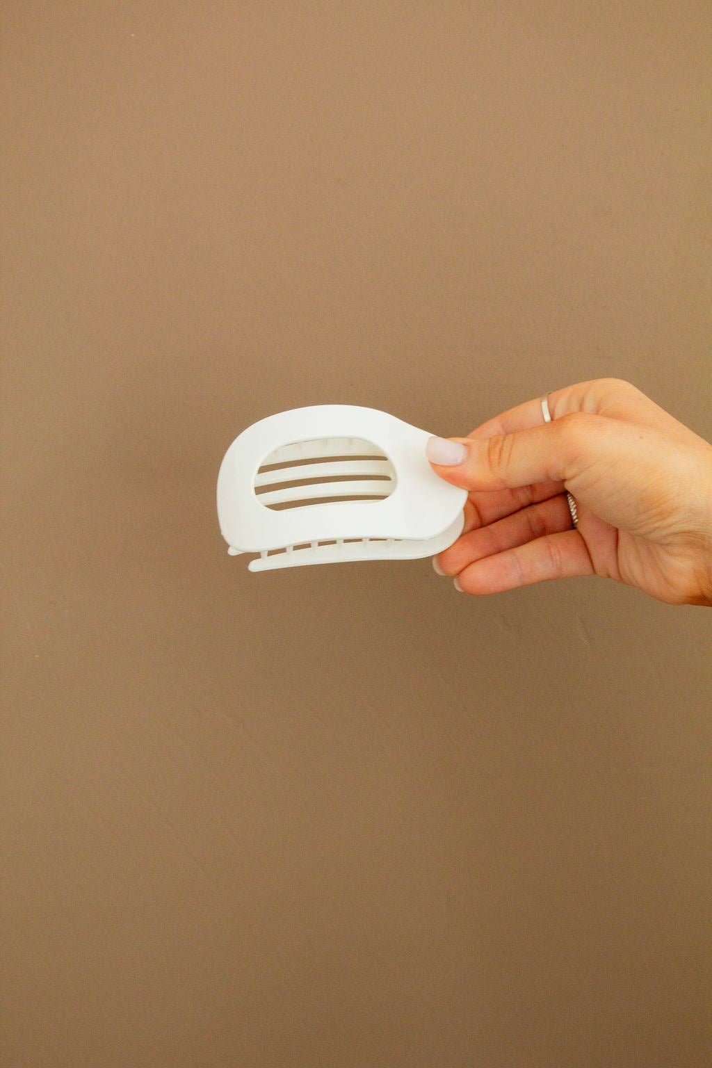 Circle Cutout Flat Claw Clip: White