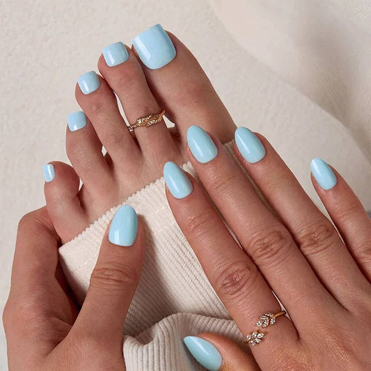 Light Blue Short Square Press On Nails: Sky Transition