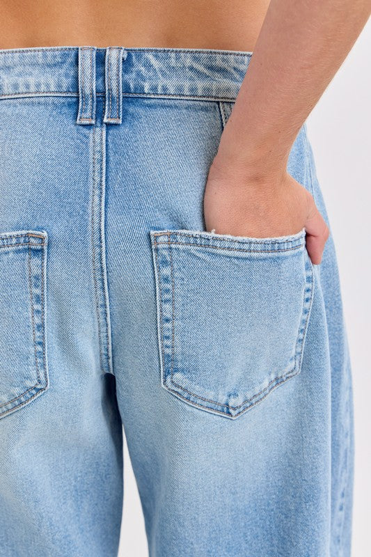 Light Mid Waisted Barrel Leg Jeans