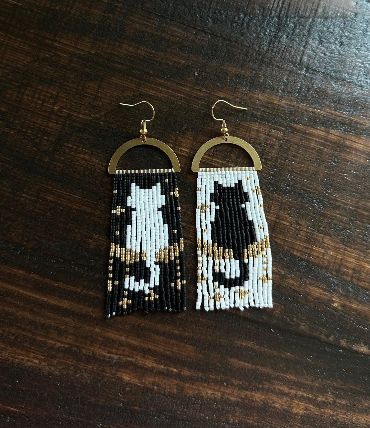 Alaska Roots Earrings – A Bonded Pair 🖤🤍