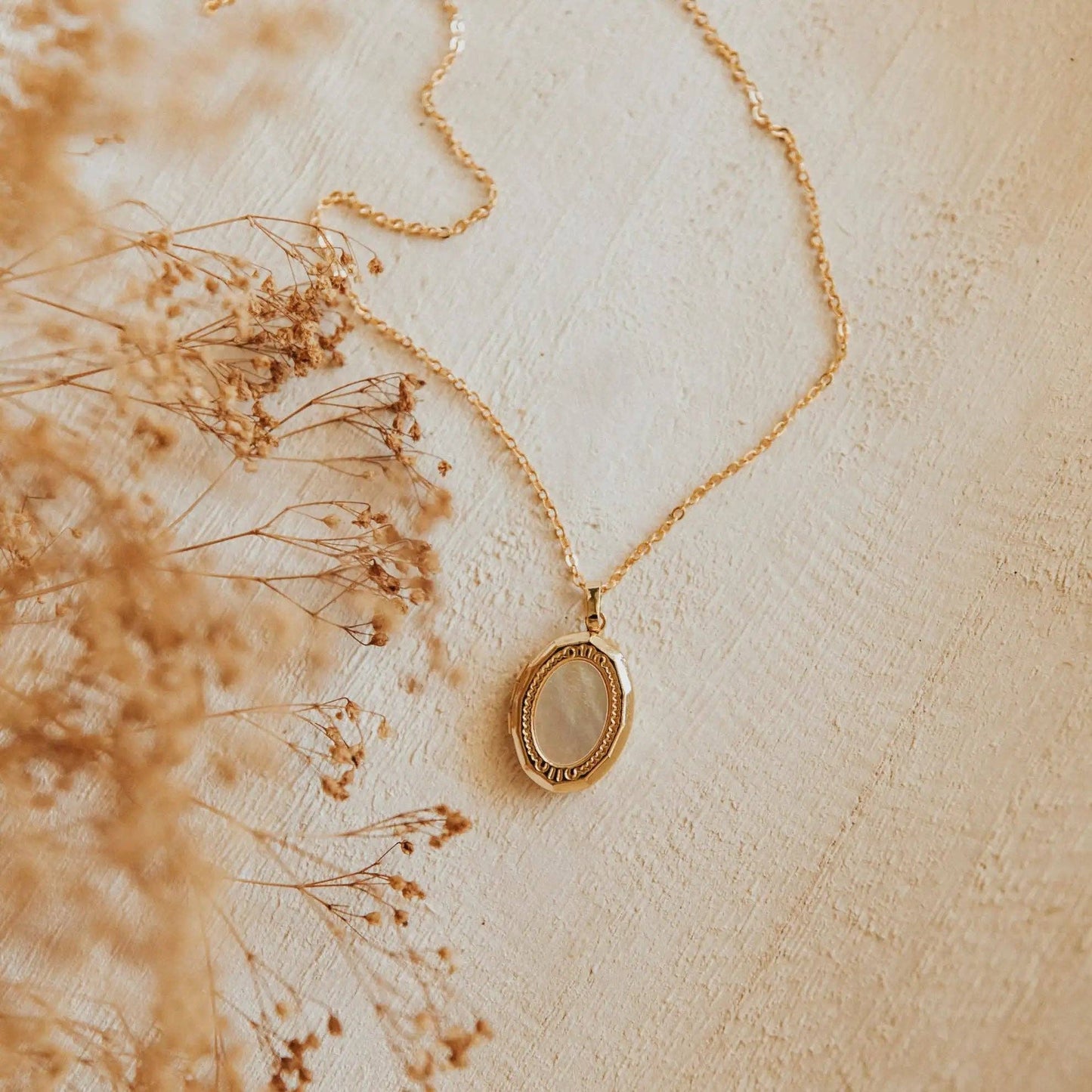 Isabelle Locket Necklace: Gold / 17.5"