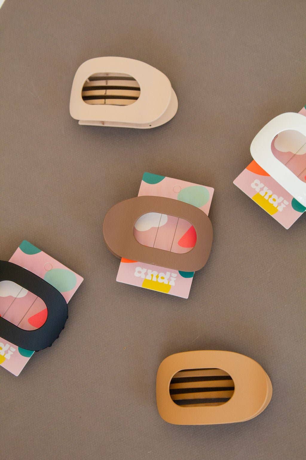 Circle Cutout Flat Claw Clip: Brown