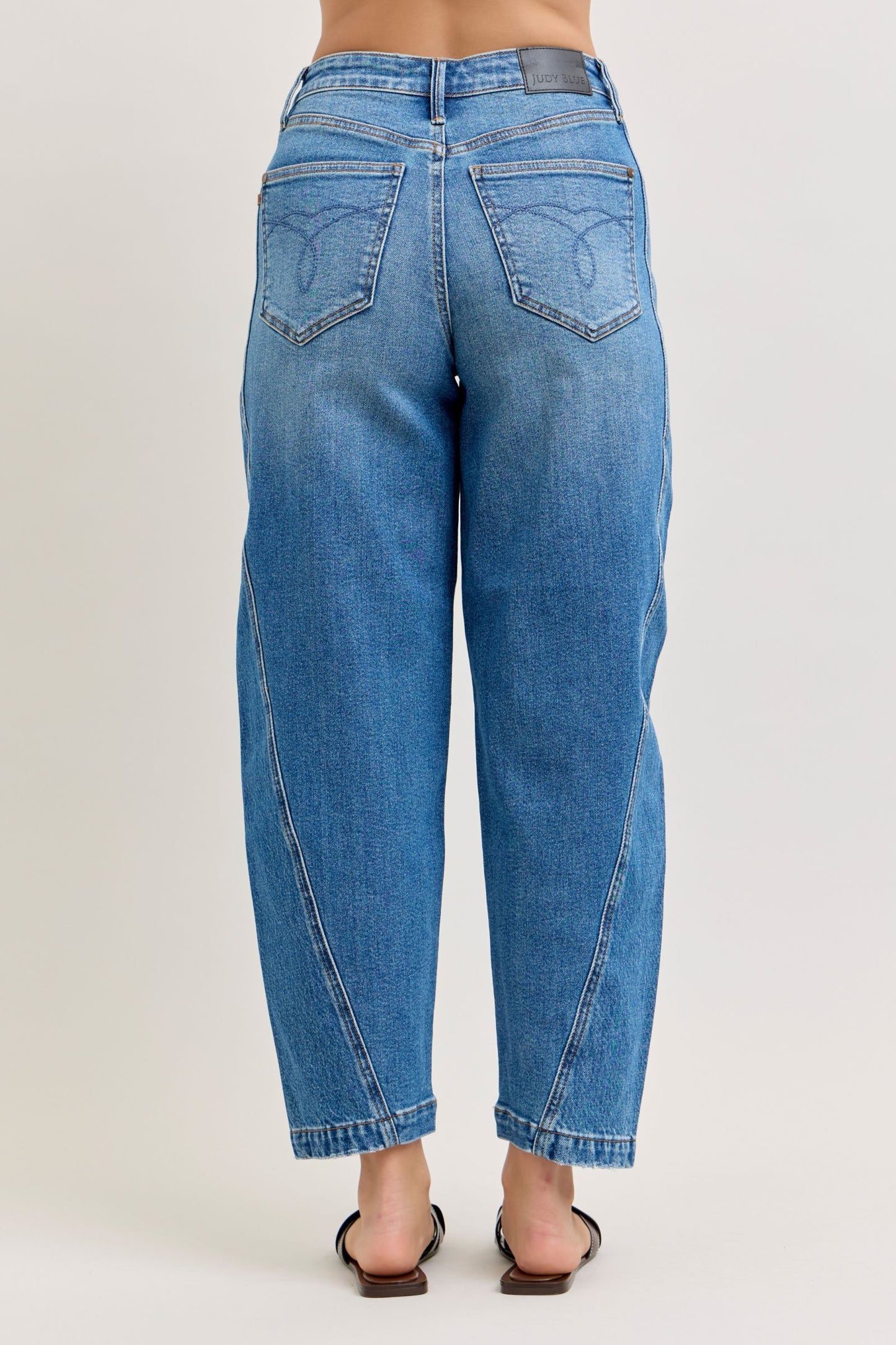 Judy Blue HW Barrel Rigid Magic Jeans