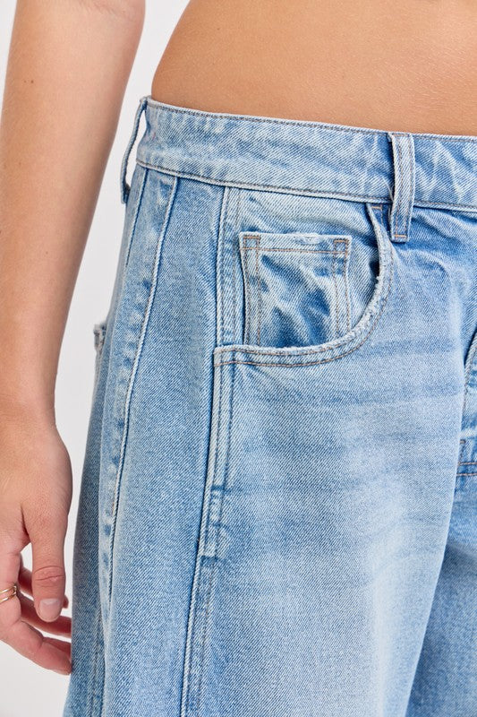 Light Mid Waisted Barrel Leg Jeans