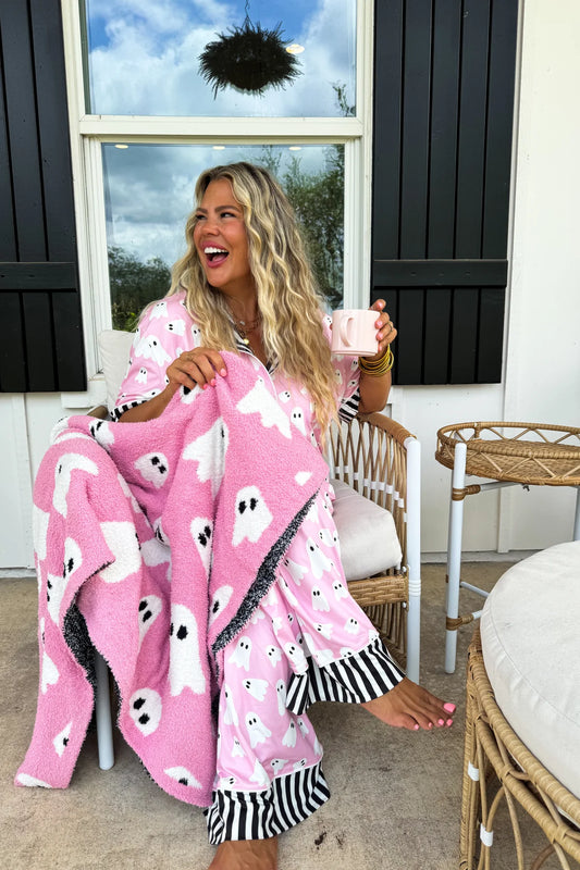 Pink Ghost Halloween Throw Blanket – Cozy 50x60 Soft Throw