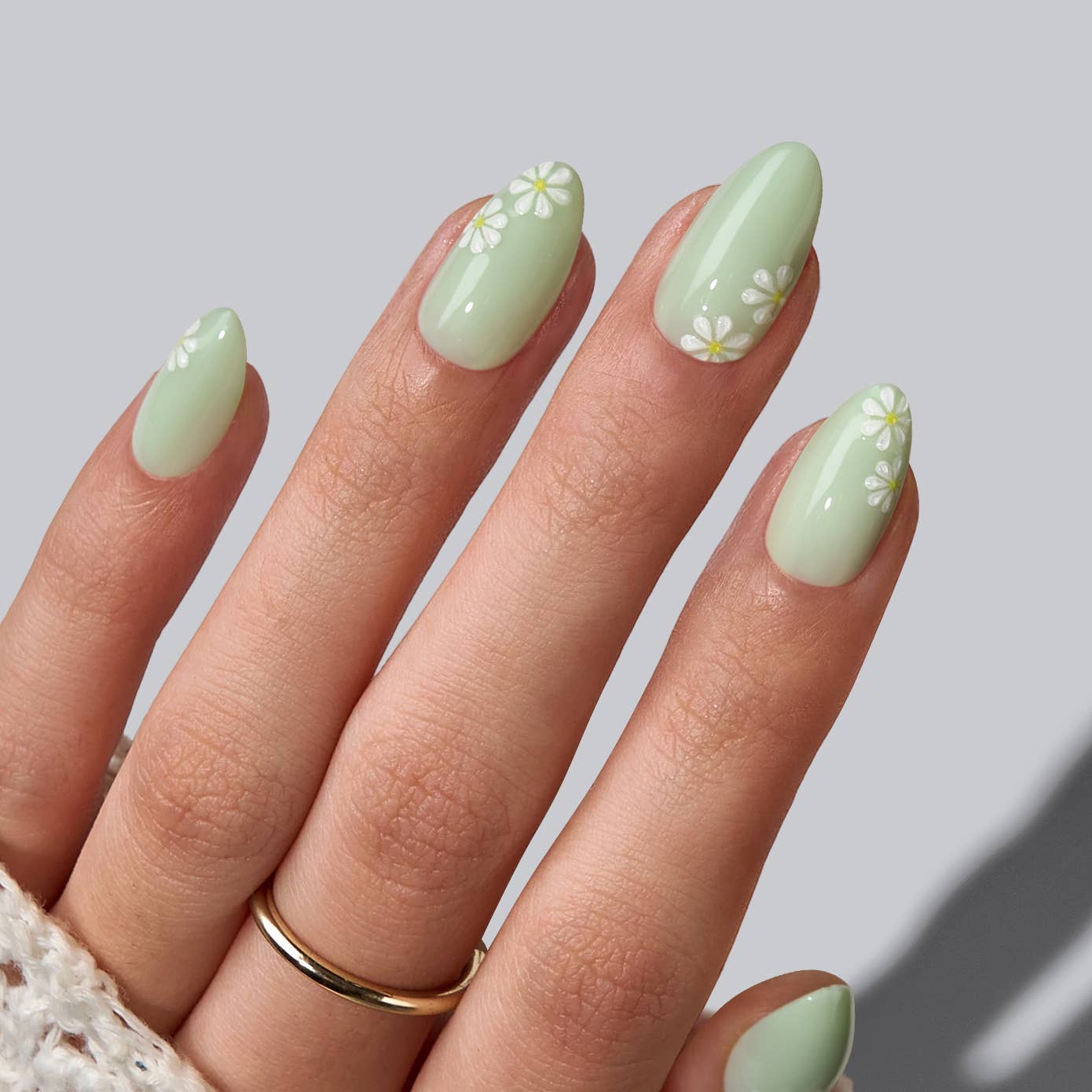 Spring Easter Almond Nails: Meadow Daisy