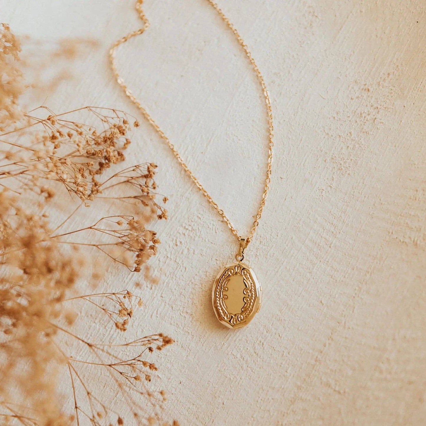 Isabelle Locket Necklace: Gold / 17.5"