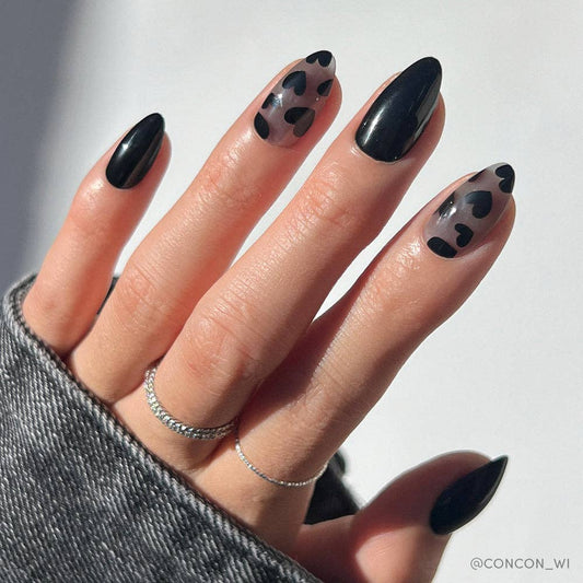 Love Me Not Press-On Nails | Black Heart Short Almond